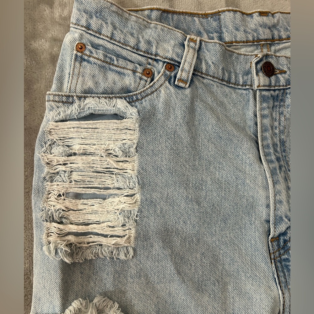 Vintage Levi’s cutoff denim shorts - Picture 5 of 11